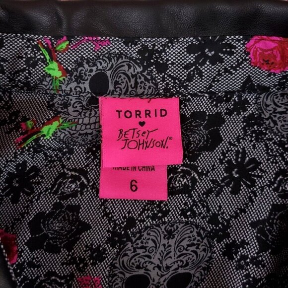 Torrid x Betsey Johnson Womens Size 6 (6X) Tunic Blouse Georgette Floral Skulls - Picture 8 of 12